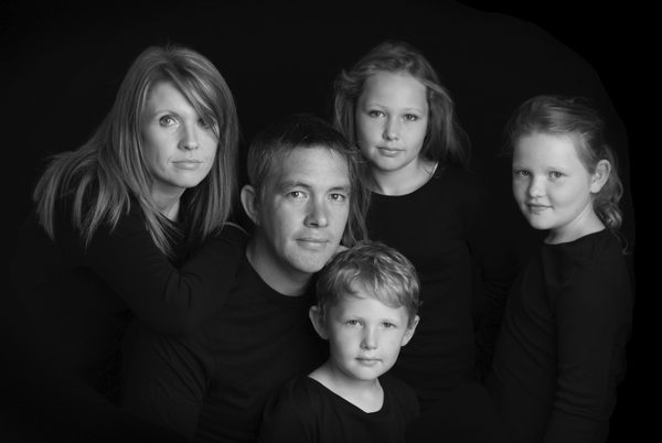 classic styled portrait of family 5 by photographer Dumfries