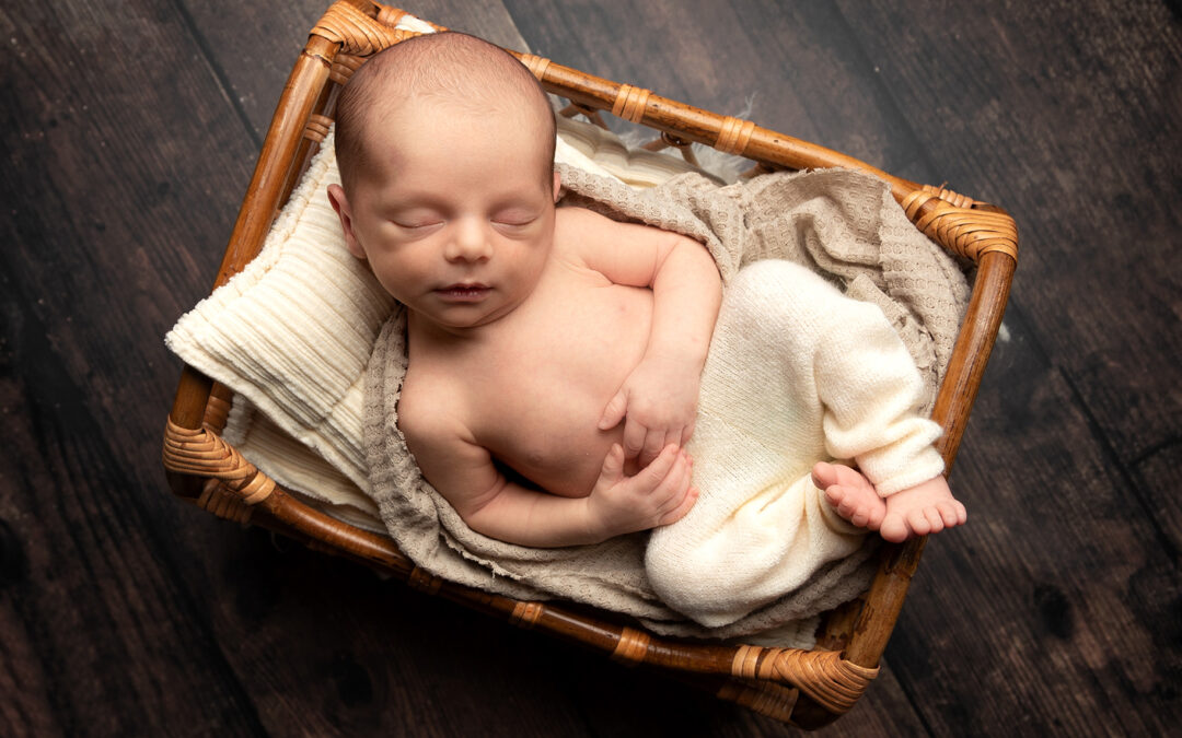 Navigating Newborn Needs: 5 Trending Nursery Items for 2023